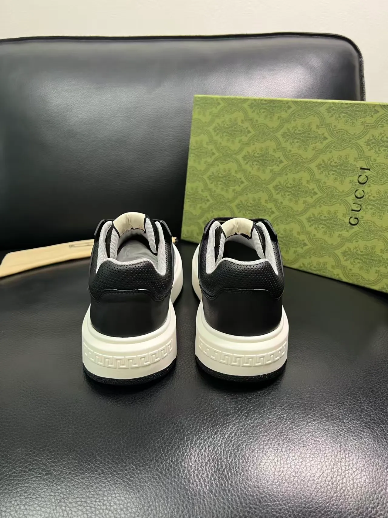P460 new men's shoes GUCCI [Lightning] latest shoes are shipped. Original quality, fashionable, made of special materials, lining and mesh, brand new packaging. The foot feels super comfortable and the workmanship is impeccable Code number: 38-45 No. 058